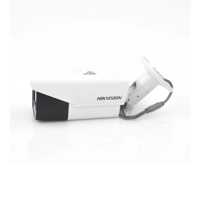 Cámara Bala TURBOHD / 8 Megapixel 4K / Lente Motorizado 2.7-13.5 mm / IR EXIR 80 m (262.5 ft) / IP67 / dWDR / Multiformato TVI-AHD-CVI-CVBS — vista 3